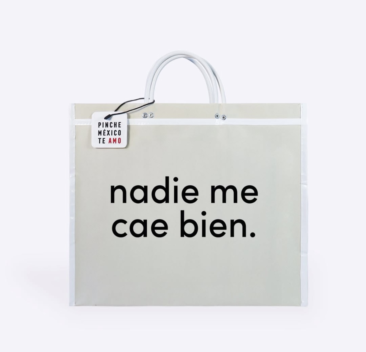 imagen de tote bag que dice "nadie me cae bien"
